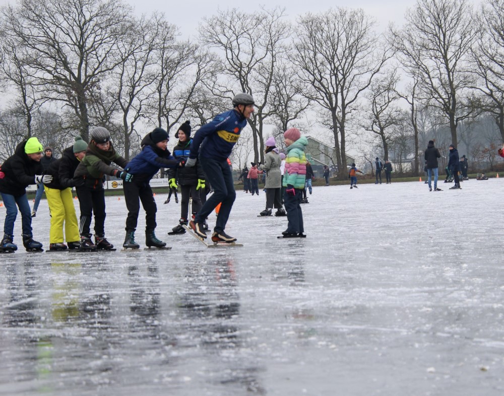 240111 SintNyk ijsbaan schaatsplezier c YvonneBijma 53  1000